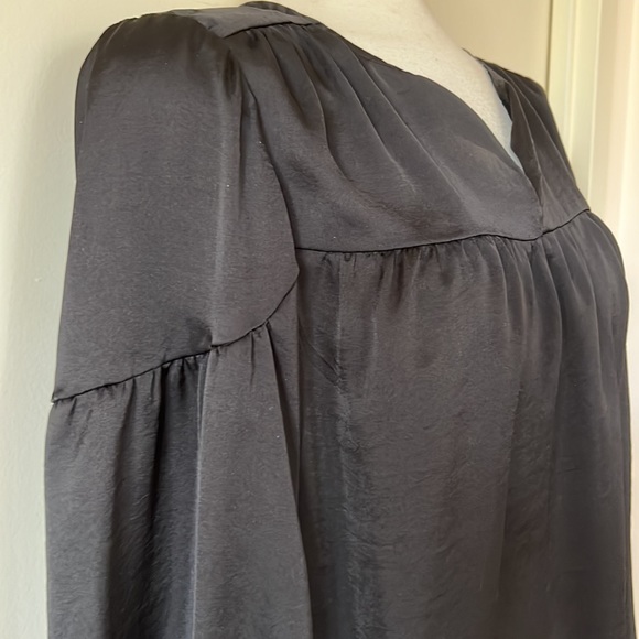 Vince Camuto Black Bohemian Satin Blouse Sz S EUC - Picture 4 of 9